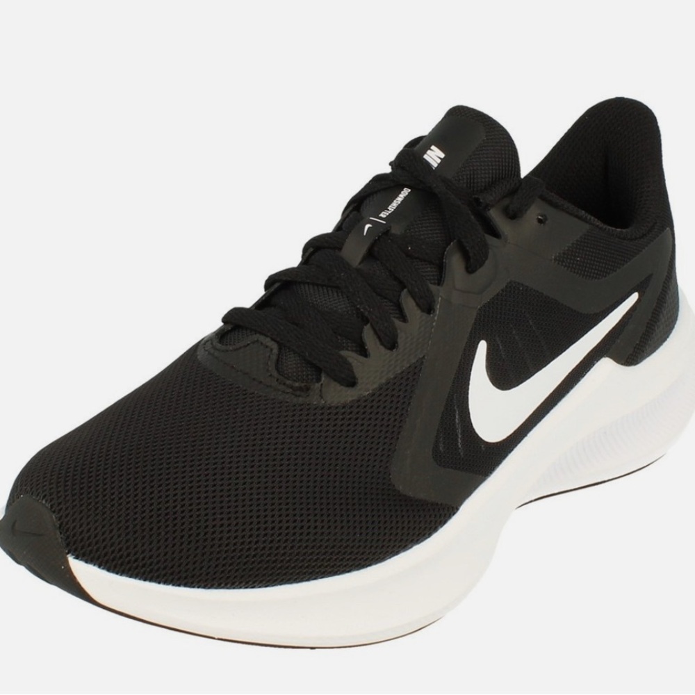 Nike Women’s Black and White Athletic Shoes